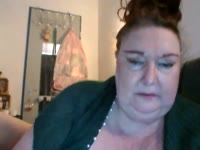 ik ben  een dame,echte MILF die dol is op aandacht en erop kickt als mannen op mijn lichaam geilen,met name jongemannen
die van rijpe vrouwen en zeker wel een mollige houd..Ik vind t dan ook echt heel spannend om een leuke chat met je aan te gaan,en sex ervaringen te delenuiteraard is t ook spannend met wat rijpere mannen,senioren benieuwd naar jullie verhalen,,,,wie weet kan ik daar nog iets van leren???ik ga NIET naakt voor cam,heb of een broekje of een bovenstukje/jurkje aanlaat immers wel wat te raden over terwijl,,,,hmmmm als je t verdient wel wat meer mag keuren van mijn rondingenBij een VIP sessie WIL IK N DILDO gebruiken als je er naar vraagt...NIET VERGETEN he???