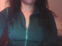 Ik ben een exotische, prachtige Caribische dame met een ongekende passie voor het leven en alles wat erbij komt kijken. Mijn warme uitstraling en sensuele energie zullen je direct betoveren, en ik ben hier om je mee te nemen op een reis van verleiding en plezier.Ben jij op zoek naar een hete, verleidelijke ervaring die je niet snel zult vergeten? Kom dan bij mij, de Caribische stoute dame die weet wat ze doet. Ik combineer de passie van de tropen met een ondeugende flair die jou gegarandeerd in vuur en vlam zal zetten.Met mijn exotische charme, speelse houding en avontuurlijke geest neem ik je mee naar een wereld van plezier en opwinding. Of je nu hebt in een flirterige chat, een uitdagend spel of iets dat je grenzen opzoekt, ik ben hier om jouw verlangens te vervullen.Dus, waar wacht je nog op? Kom bij mij en ontdek de magie van de Cariben, direct vanuit de privacy van jouw scherm. Ik ben klaar om je te verrassen, te prikkelen en je te laten verlangen naar meer. Durf jij het aan?