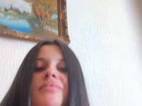 Je suis là pour vous satisfaire. J’ai de beaux sein bien ronds. Vien en pv pour me demande ce que veux je suis là pour te rendre chaud bébé.