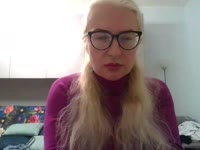 I’m a girl who balances calmness with a touch of playfulness. I enjoy feeling the rhythm of life, catching small moments and turning them into an atmosphere you want to stay in. I appreciate honesty, sincerity, and easy communication—it