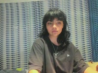 I am a young girl with strong arms. I love to have some fun on cam