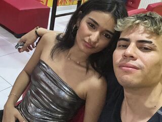 adult couple cam sex MadissonandRobin