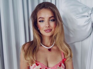 naked girl with webcam masturbating with sextoy Aestetica