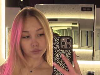 Kinky webcam girl AllureAngel