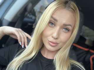 adult cam AmaFox