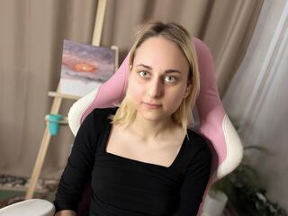 camslut showing tits AmyEvansy
