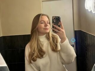 free webcam chat AryaThomas