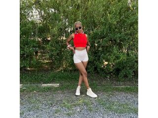 naked girl with webcam masturbating with vibrator BellzRosee