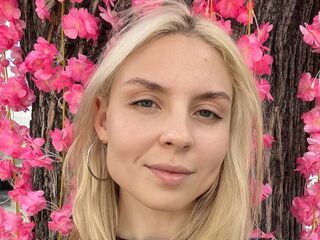 camslut masturbating BereniceBossom