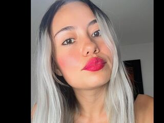 cam girl playing with vibrator CamilaCopperX