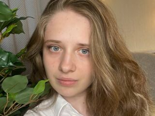 naughty camgirl masturbating CamillaKelly