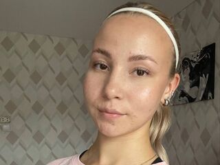 cam girl masturbating with dildo CatrinaWakley
