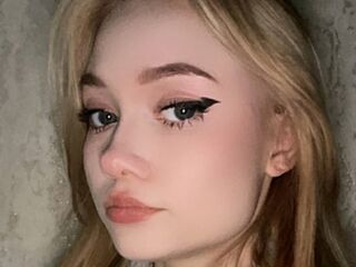 girl shaving pussy CecilyBurnard