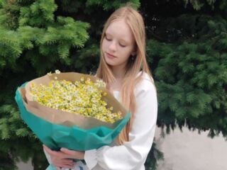 naked webcamgirl photo ChristieBrozyna