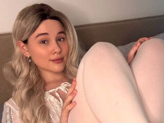 camgirl showing pussy DeluaMoon