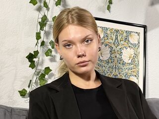 naked girl with cam DonellaAndra