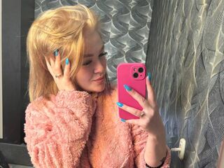 fingering camwhore ElizabethCamaro