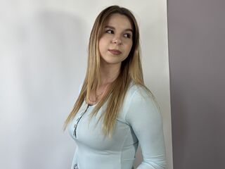 girl showing tits EllenUnzueta