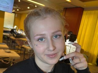 adult cam show EmelinaKrider