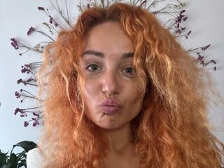 hot cam girl masturbating with vibrator Emelyi