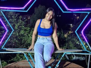 hot cam slut EmiVoss