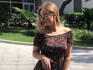 extreme cam video EmileeBeyale