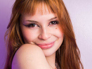 camgirl fingering shaved pussy EmmaVelver