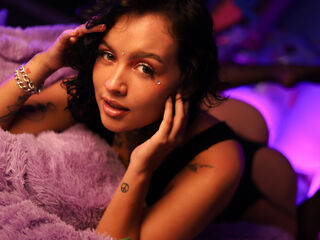 fingering IsabellaMontier