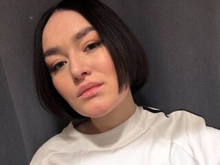 naked cam girl masturbating with vibrator JannSandor