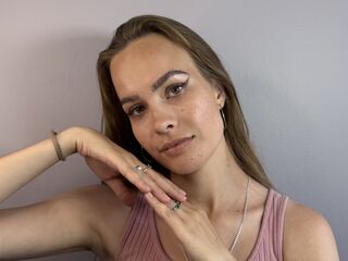 camslut naked JerilynMominee