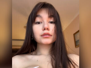 camgirl showing tits JuliaCutee