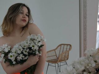 cam girl playing with vibrator KarenRayy