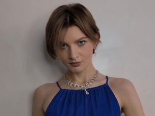 hot cam girl fingering shaved pussy KarinaBiz