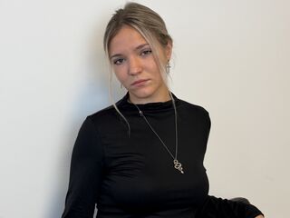 naked camgirl masturbating KeiraTullier