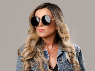 camwhore masturbating KiaraMoraes