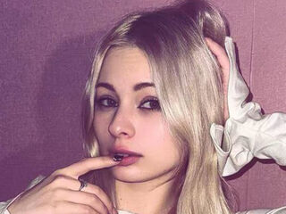 girl fingering pussy KylieMcMiller