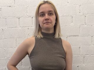 cam girl masturbating with vibrator LatrishaSoprych