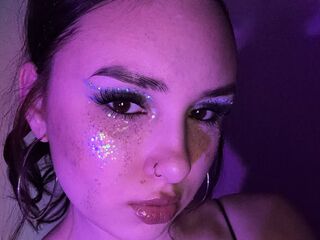 naughty cam girl fingering shaved pussy LeandraJellison