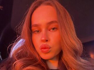 cam girl playing with sextoy LeoneTanton