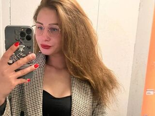 masturbating webcamgirl LillieMann