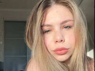 nude webcamgirl pic LioraVayne