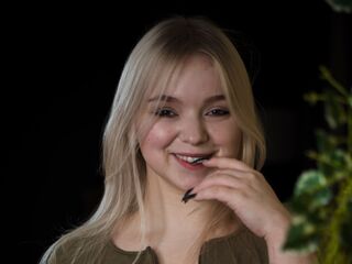 camgirl masturbating with vibrator LizbethGodbold