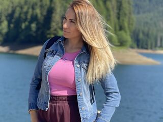 hot camslut LovelyMaia