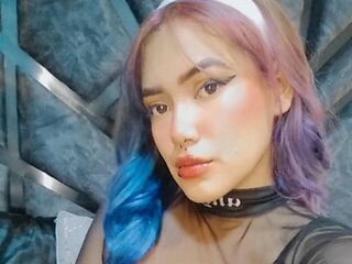 girl topless MaddieLannister