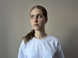 cam girl masturbating with dildo MaganPedaci