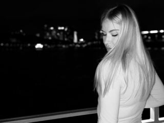 girl topless chat MariBrandel