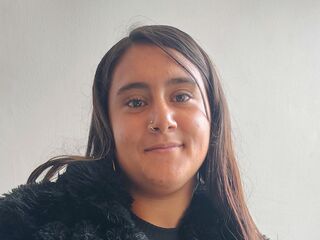 girl fingering shaved pussy MarianDiore