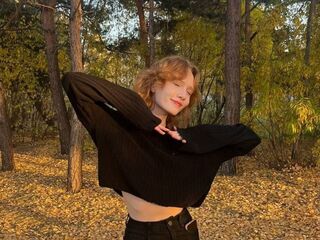 cam girl playing with sextoy MarilynVoss