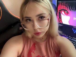 camslut fingering shaved pussy MellieFlaig
