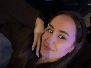 naughty camgirl masturbating with vibrator MillaFord